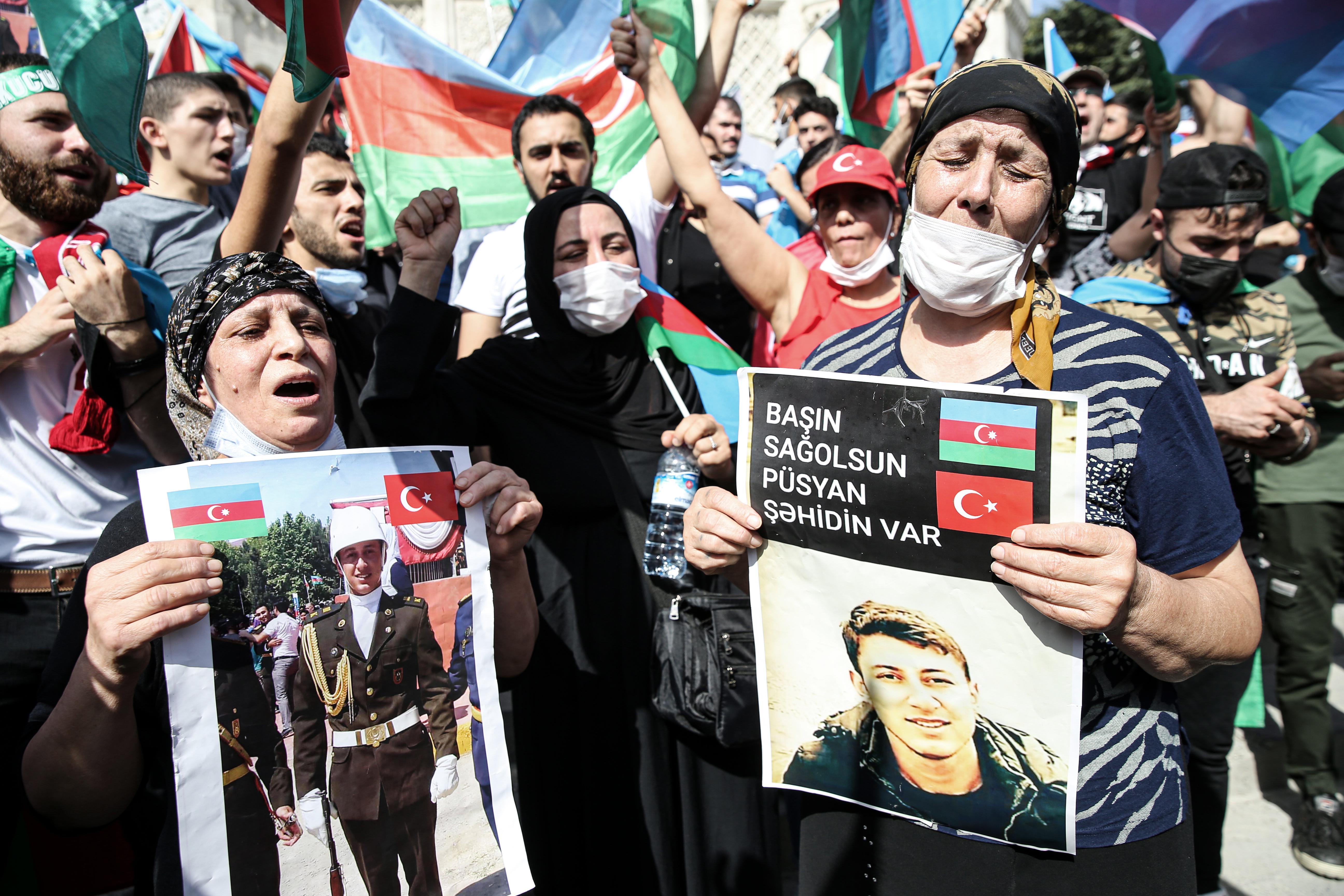 Beyazıt Meydanında Azerbaycana destek eylemi yapıldı