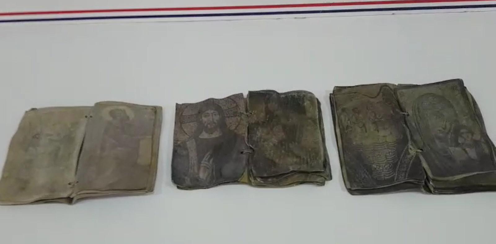 Kırıkkalede ceylan derisi üzerine yazılmış tarihi dua kitapları ele geçirildi