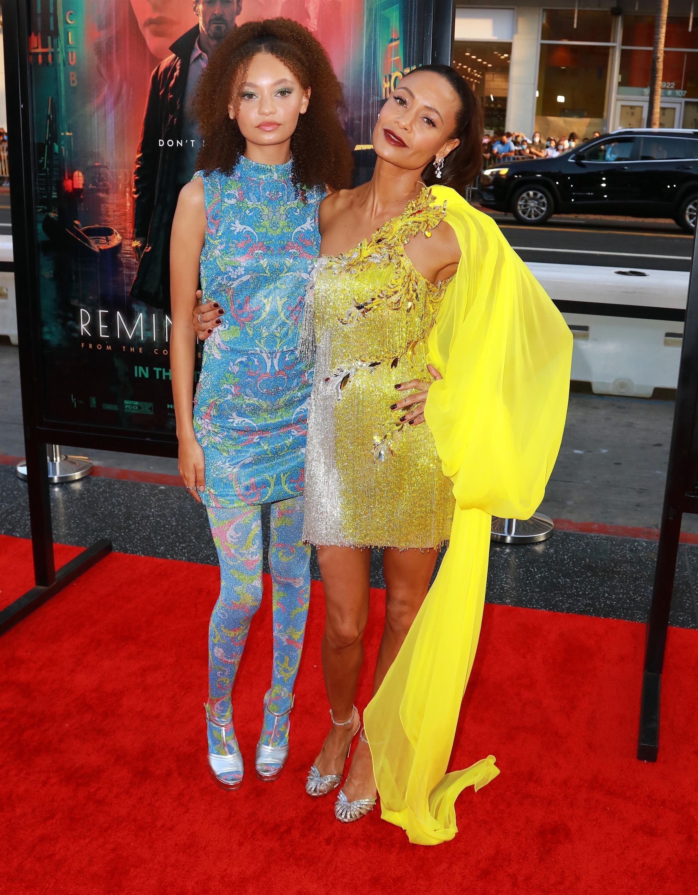 Thandie Newtonın kızı Nico Parker galada annesinden rol çaldı