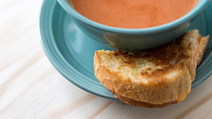 Sütlü domates çorbası tarifi ve yapılışı: Sütlü domates çorbası nasıl yapılır