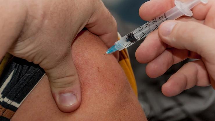 Gurbetçiler corona virüs aşısında ikiye bölündü