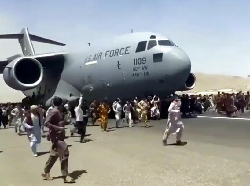 Son dakika: 640 Afgan bir uçağa binerek kaçmıştı ABD hayali kısa sürdü Uçağın rotası belli oldu
