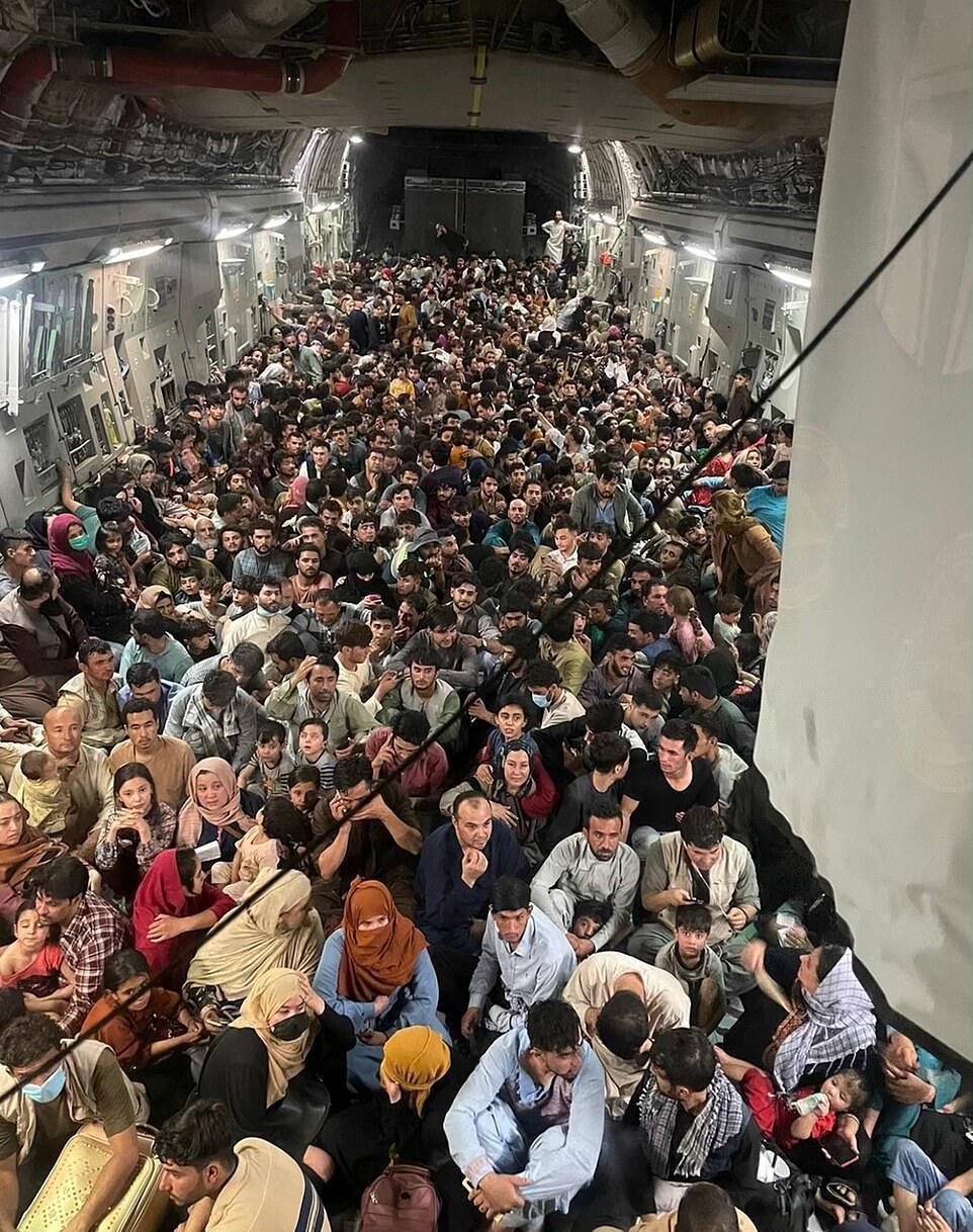 Son dakika: Bir uçağın içinde 640 Afgan Böyle kaçtılar...Nereye götürüldükleri bilinmiyor