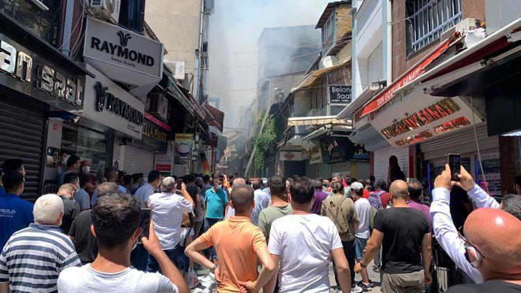 İstanbulda oyuncak deposunda korkutan yangın