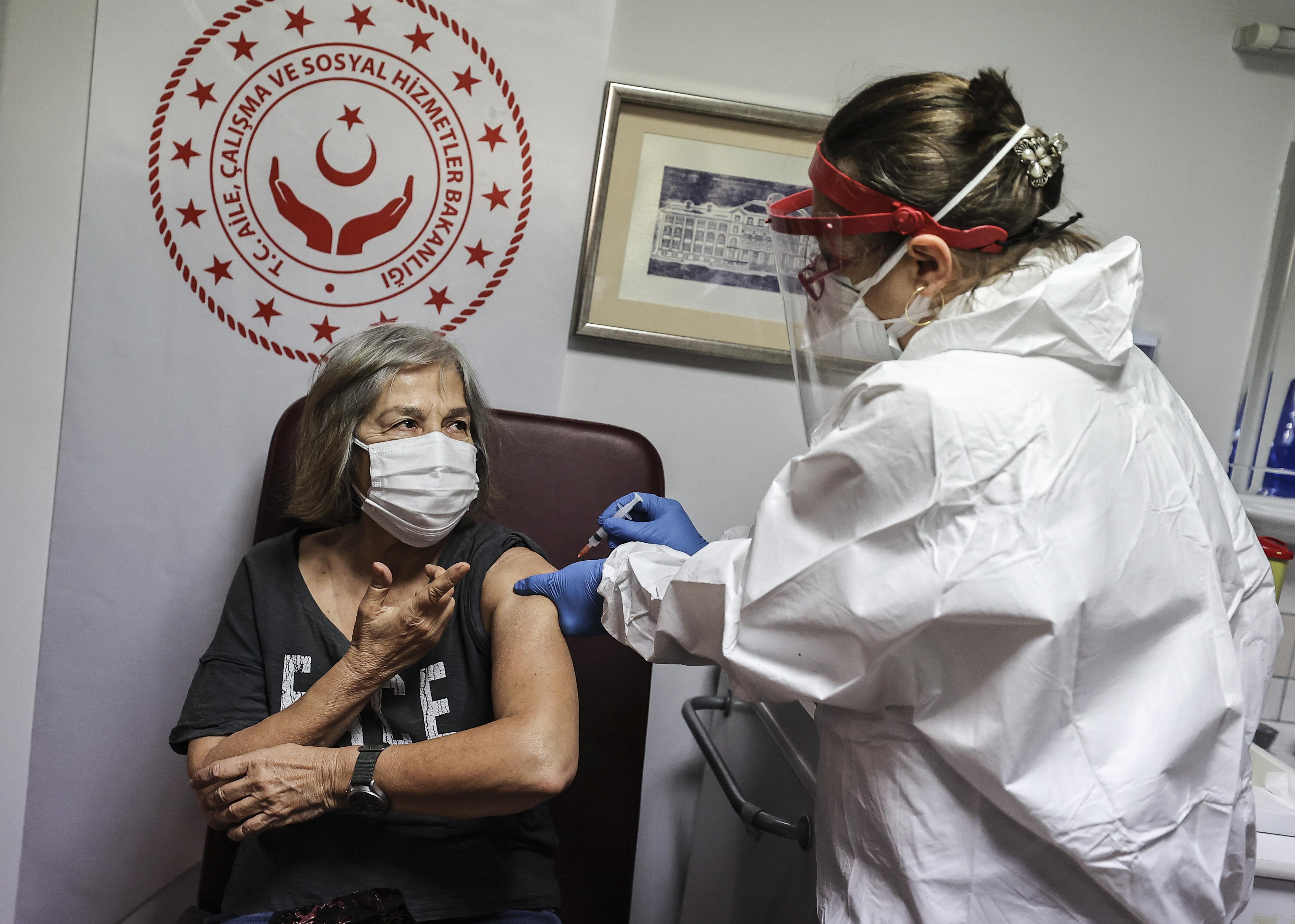 Türkiye koronavirüs aşılamasında en hızlı ülke oldu