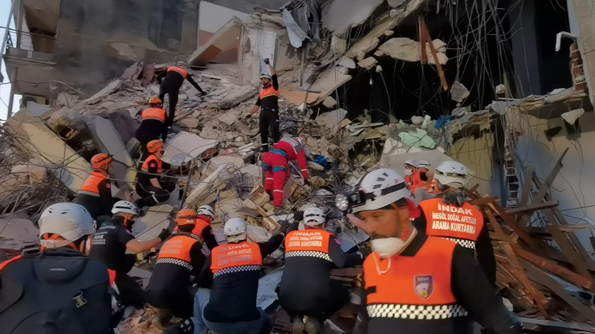 Bursada gerçeğini aratmayan deprem tatbikatı 2 kişi enkazdan çıkarıldı