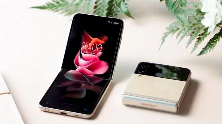 Samsung katlanabilir yeni telefon modellerini duyurdu: Galaxy Z Fold 3 ve Galaxy Z Flip 3