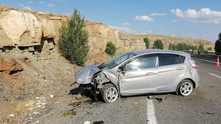 Sivas’ta feci kaza Savcı yaralandı, annesi hayatını kaybetti