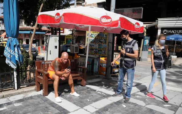 Antalyada turistten kadın polise ahlaksız teklif Utanmadan canlı yayın yaptı