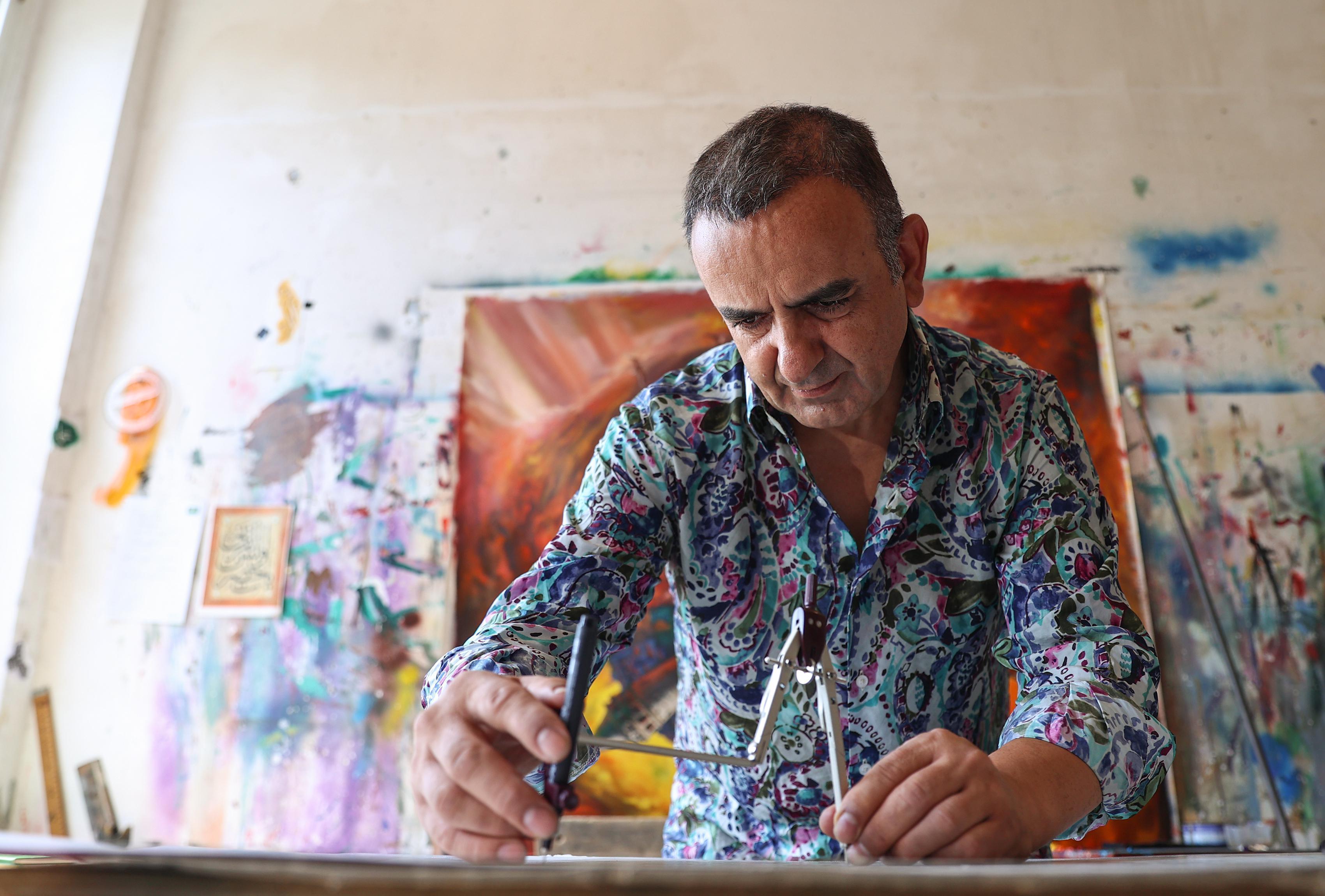 Ressam İsmail Acar, yanan ormanların ihyası için eserini bağışladı