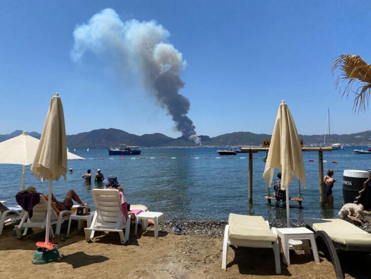 Felaket üstüne felaket Marmariste yangın Otelleri ve evleri tehdit ediyor