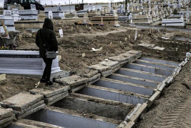 Ortaköy Mezarlığında coronadan ölenler için yeni mezarlar açılıyor