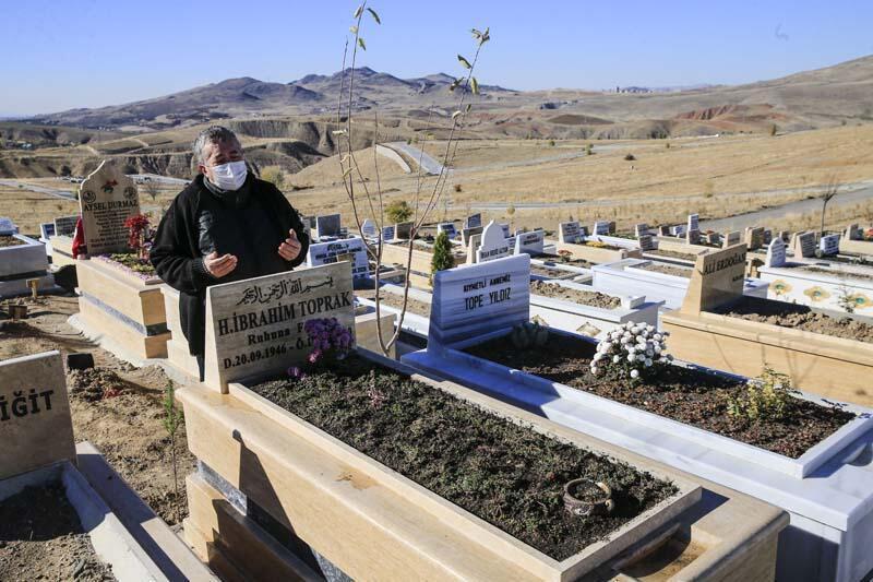 Ortaköy Mezarlığında coronadan ölenler için yeni mezarlar açılıyor