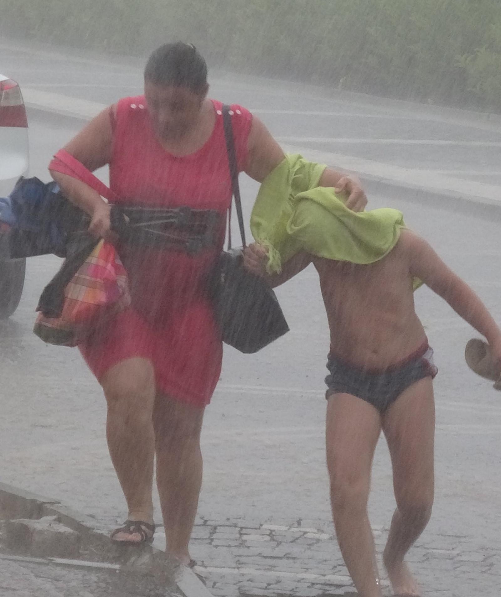 Meteoroloji uyarmıştı İzmir ve çevresinde sağanak ve fırtına