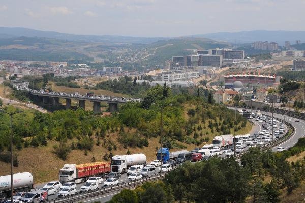 İstanbulun havalimanlarında rekor kırıldı Tekirdağda araç kuyruğu İşte bayram dönüşü son durum