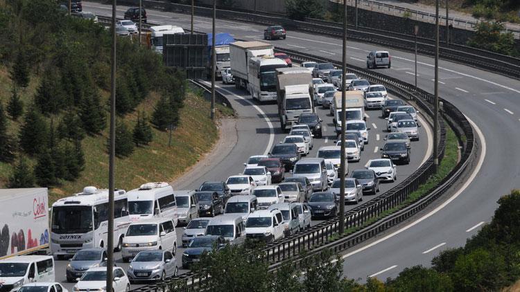 İstanbulun havalimanlarında rekor kırıldı Tekirdağda araç kuyruğu İşte bayram dönüşü son durum