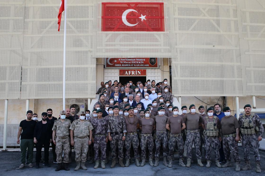Bakan Soylu, Zeytin Dalı bölgesinde görev yapan güvenlik güçleriyle bayramlaştı