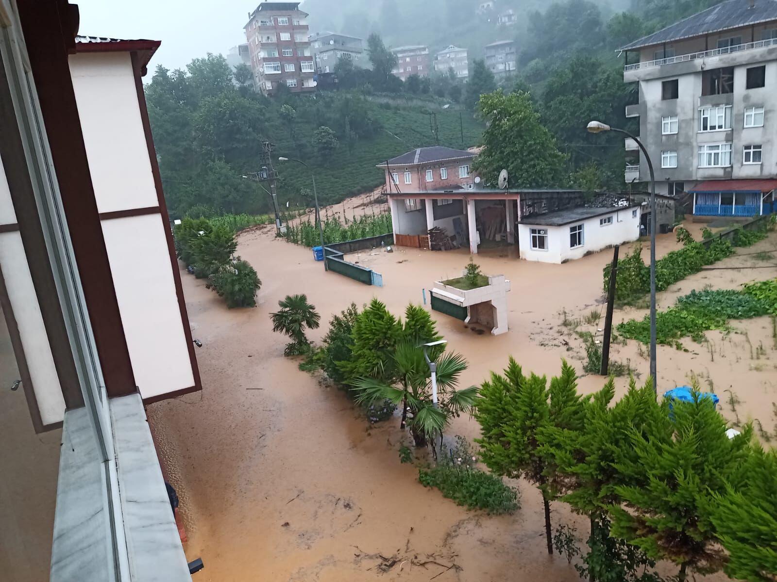 Son dakika... Rizede sel felaketi: 1 ölü, 3 kayıp, 4 yaralı