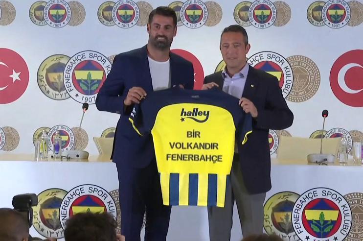 Fenerbahçede Volkan Demirel takımdan resmen ayrıldı