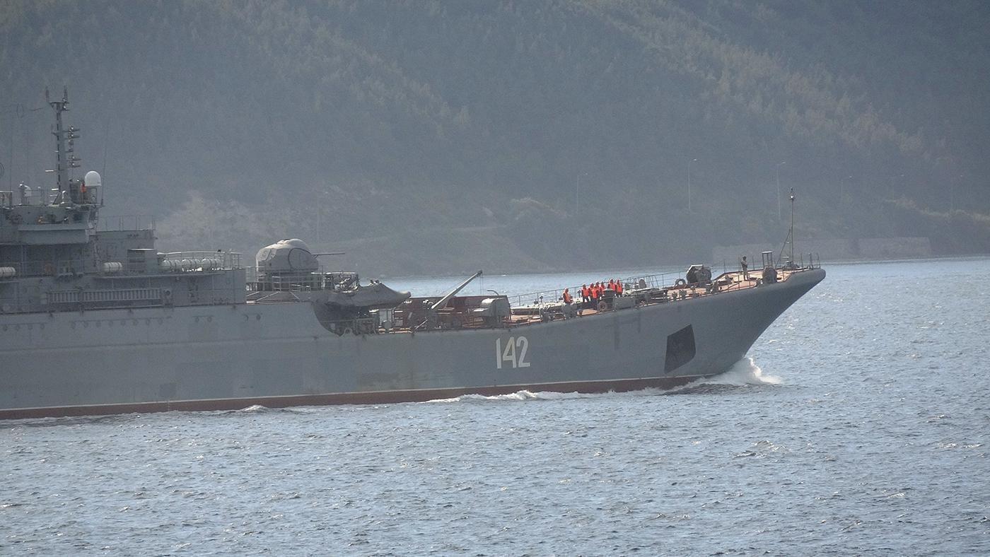 Rus savaş gemisi Novocherkassk Çanakkale Boğazı’ndan geçti