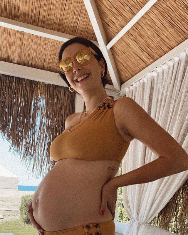 Bergüzar Korelin bikinili hamilelik fotoğrafı olay oldu
