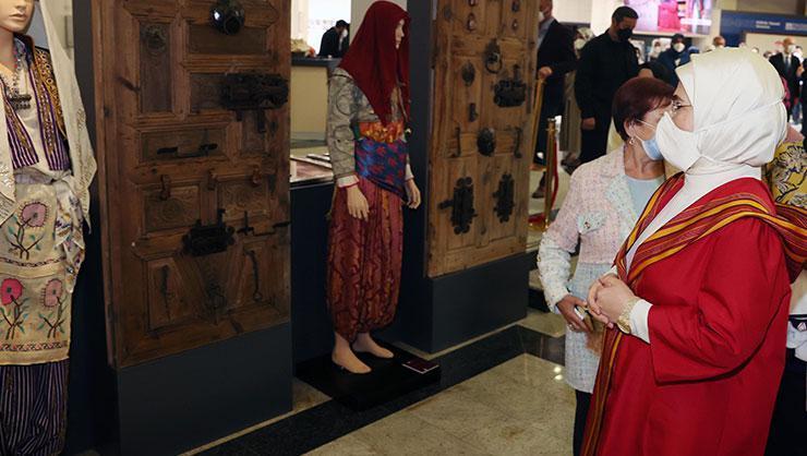 Emine Erdoğan, geliri Filistinli çocuklara bağışlanacak dönüşüm pazarını ziyaret etti