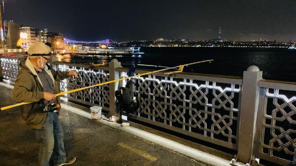 Yasaklar bitti, İstanbulda hareketlilik yaşandı: Sabaha kadar buradayız
