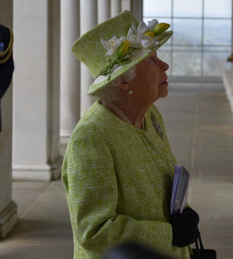 Kraliçe Elizabeth, ırkçılık suçlaması sonrası ilk kez görüntülendi