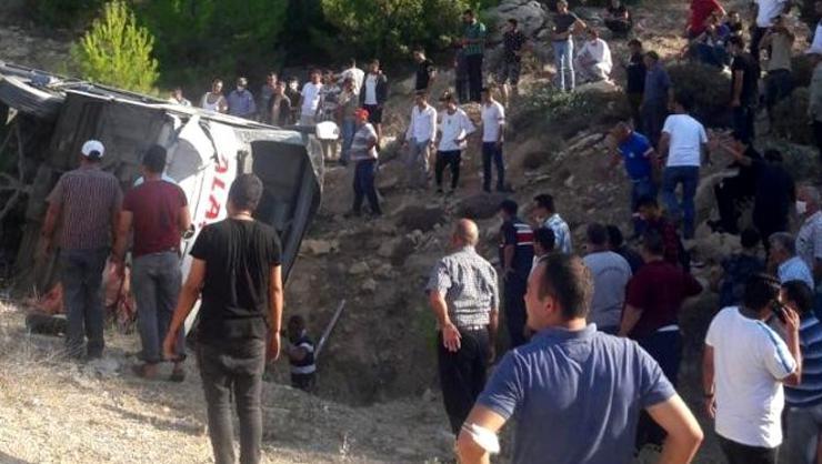 Bakan Akar Mersindeki otobüs kazasının nedenini açıkladı