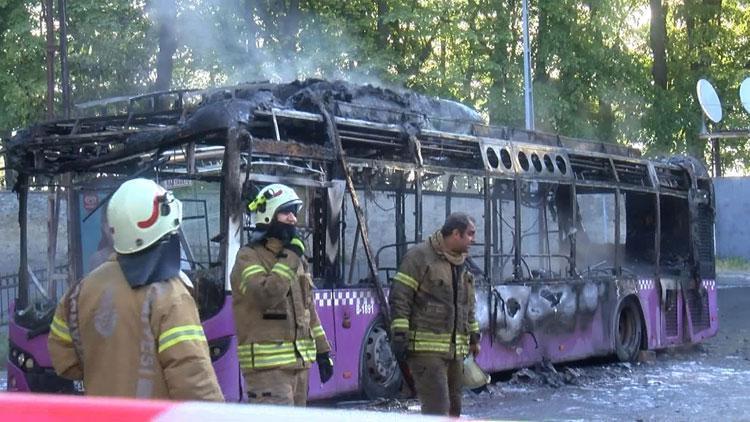 Sarıyerde halk otobüsü alev alev yandı