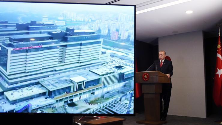 Başakşehir Şehir Hastanesinin açılışında konuşan Erdoğan metro müjdesi verdi