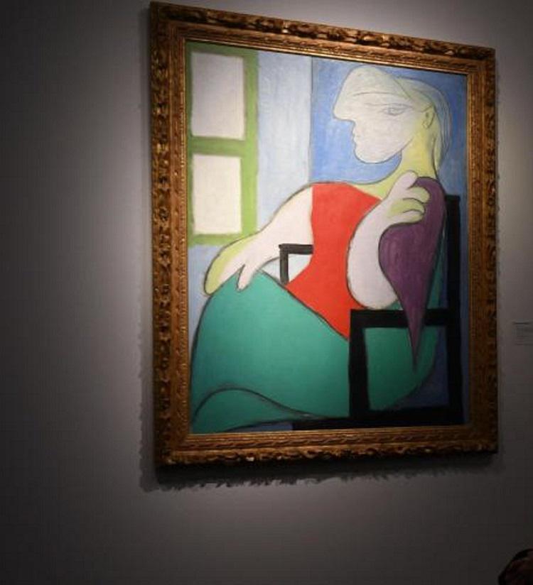 Picasso’nun Pencerenin yanında oturan kadın tablosu 103 milyon dolara satıldı