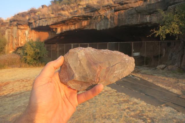 Afrikadaki bir mağarada 1.8 milyon yıllık taş aletler keşfedildi