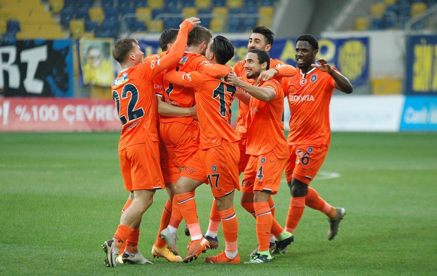 Başakşehir, deplasmanda Ankaragücünü 2-1 yendi