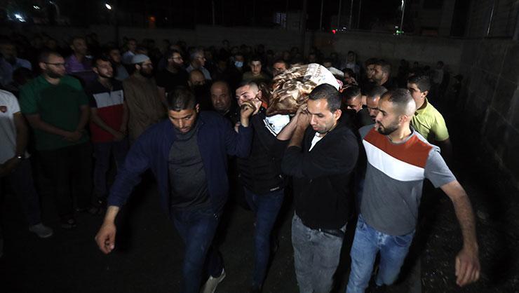 Mescid-i Aksa’ya giren İsrail polisi cemaate saldırdı