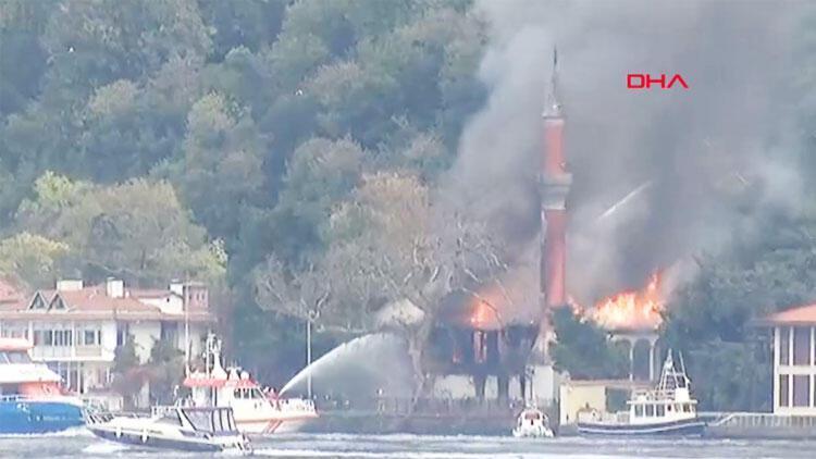 Çengelköydeki Vaniköy Camisinde yangın çıktı