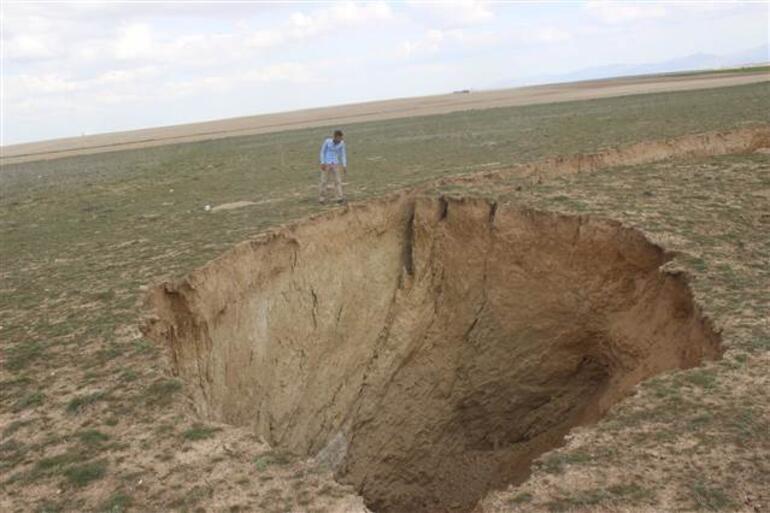 Konya Karapınarda 35 metre çapında 15 metre derinliğinde yeni obruk