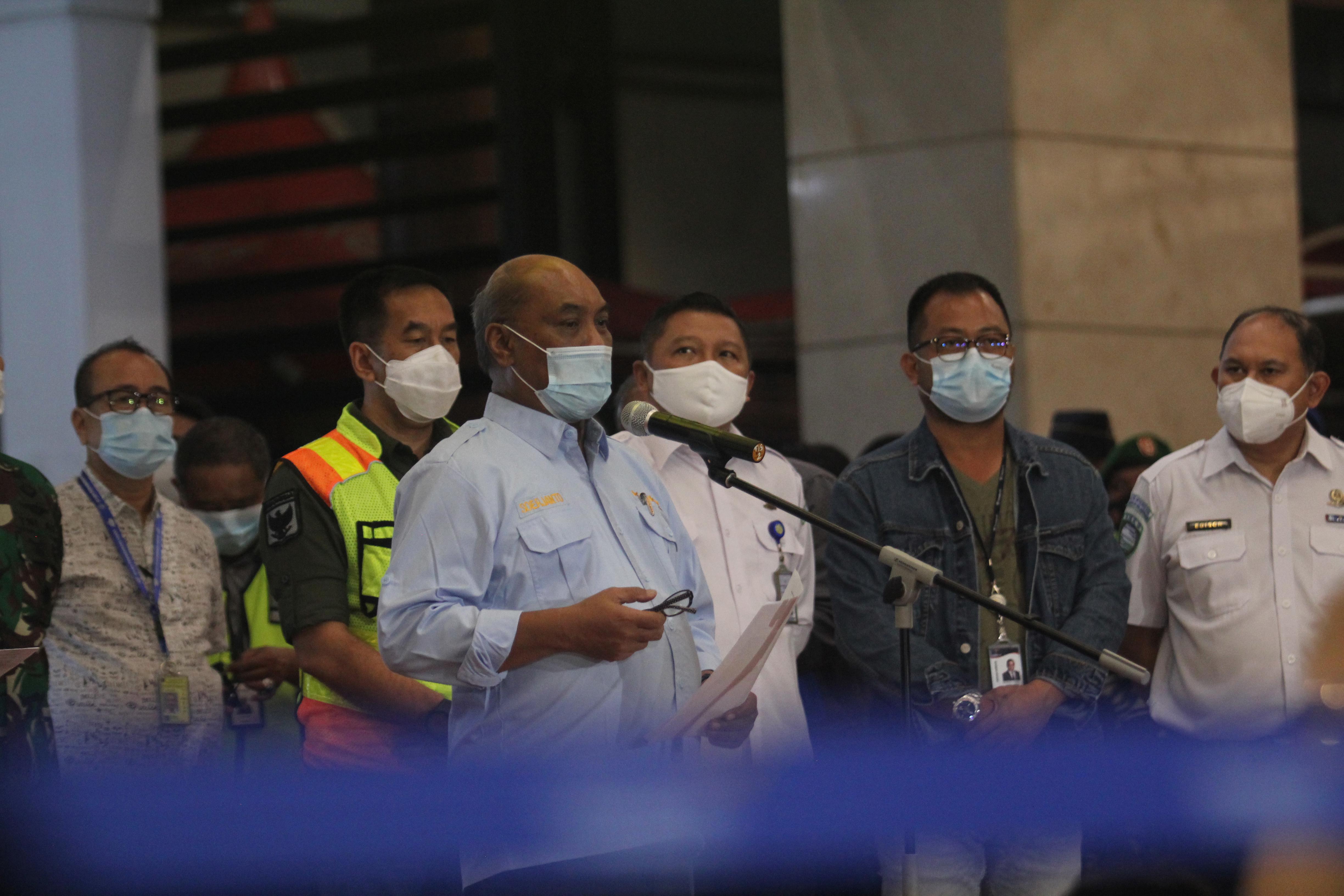 Endonezyada düşen yolcu uçağındaki yolcuların ceset parçaları bulundu