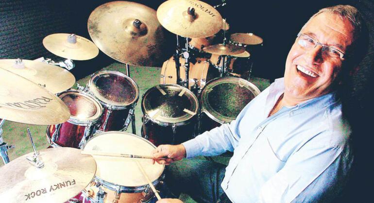 Ünlü müzisyen Asım Ekren hayatını kaybetti