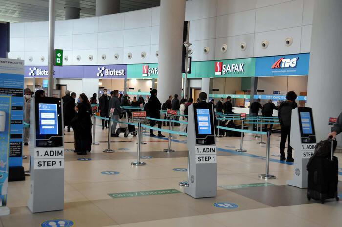 İstanbulda iki havalimanında kaç kişinin koronavirüs testi pozitif çıktı