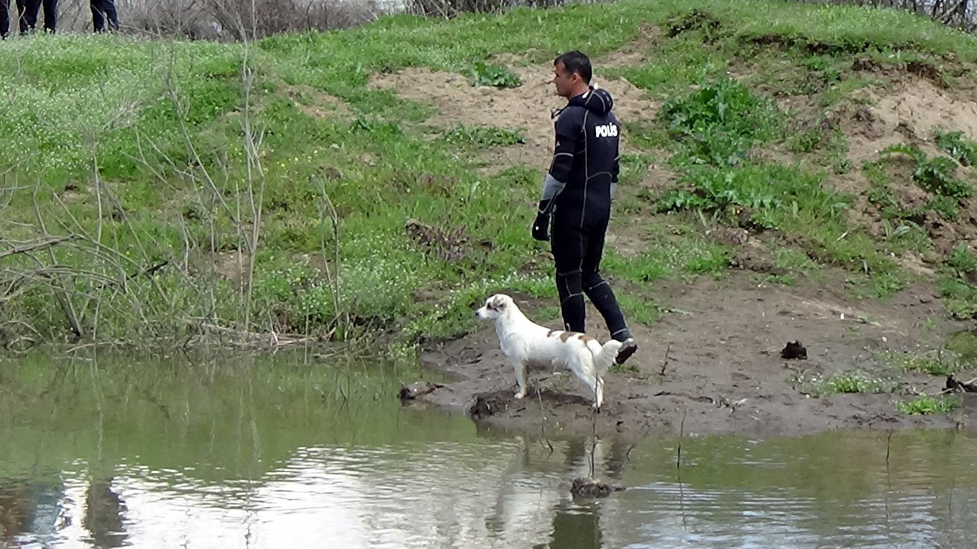 Tunca Nehrinde aranan yaşlı adamın beslediği köpek, ekiplerin yanından bir an olsun ayrılmadı