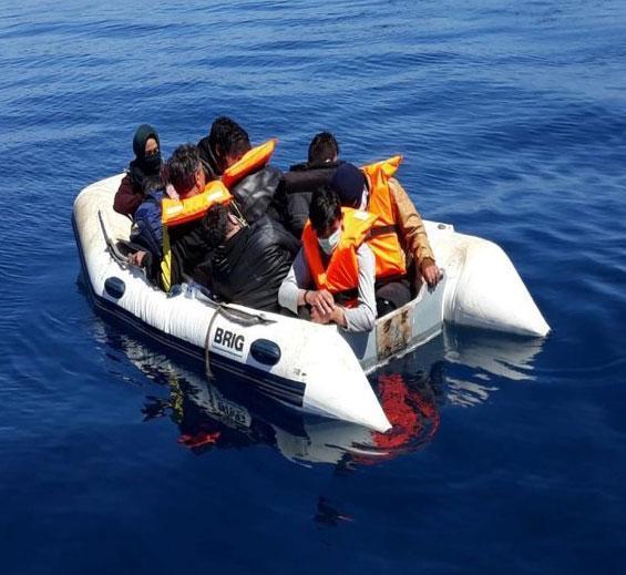 Yunan Sahil Güvenlik unsurları Türk karasularından çıkarıldı