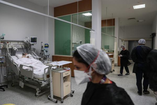 İstanbulda koronavirüs yoğun bakımlarında son durum: İmza verip ölmeyi göze alıyorlar