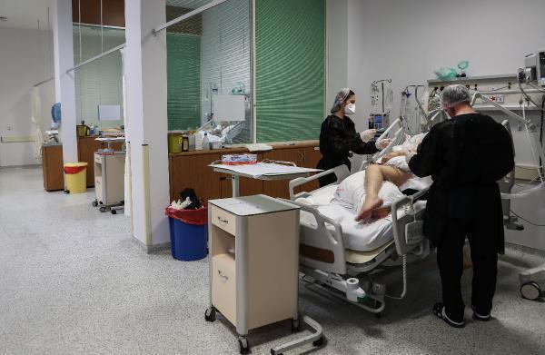 İstanbulda koronavirüs yoğun bakımlarında son durum: İmza verip ölmeyi göze alıyorlar
