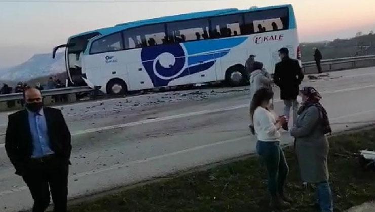Düzce’de otomobil ile yolcu otobüsü çarpıştı
