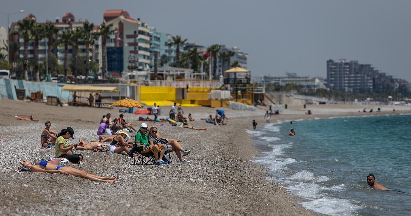 Antalyada sahiller hareketlendi