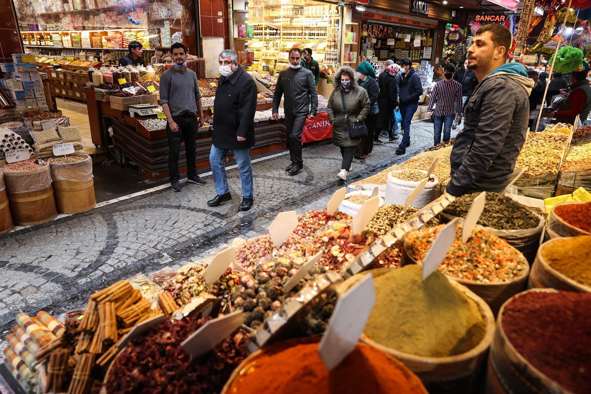 İstanbulun bu mahallesini gündüz binlerce kişi ziyaret ediyor ama nüfusunu duyanlar şoke oluyor