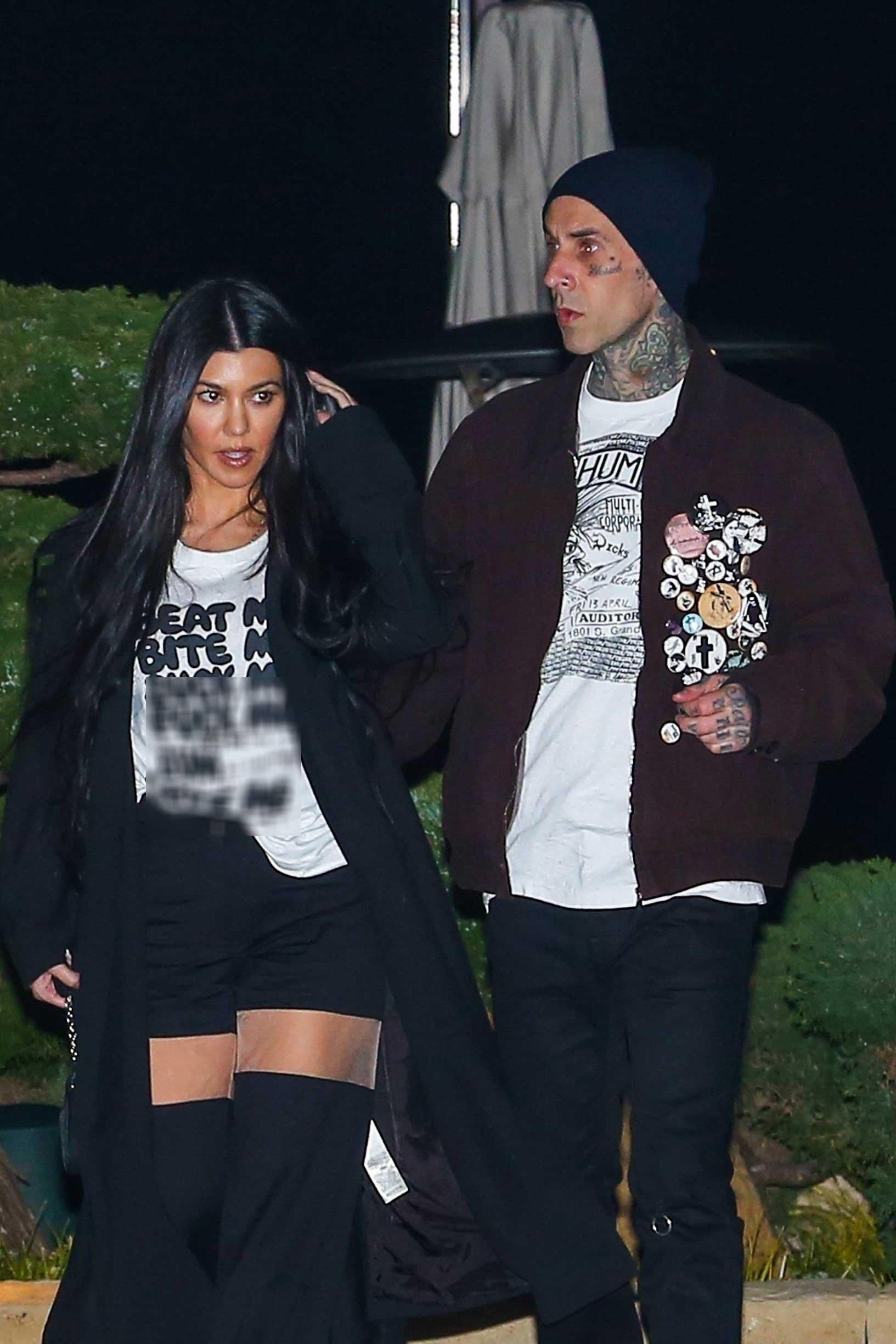 Bu kez abarttı Kourtney Kardashianın küfürlü tişörtü
