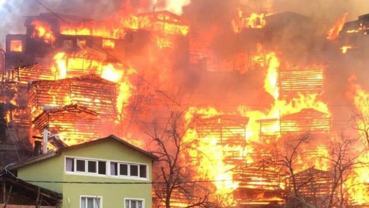 Artvinde büyük yangın, 60ye yakın ev alev aldı