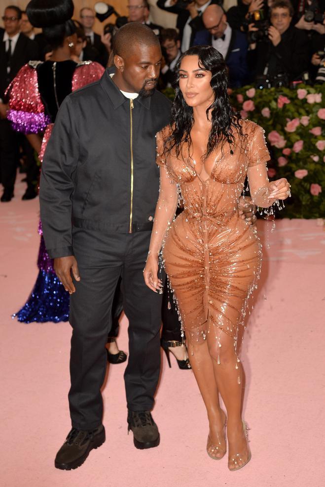 Kanye West, Kim Kardashianın kendisini bağlayacağını söyleyip panik odasına kapandı